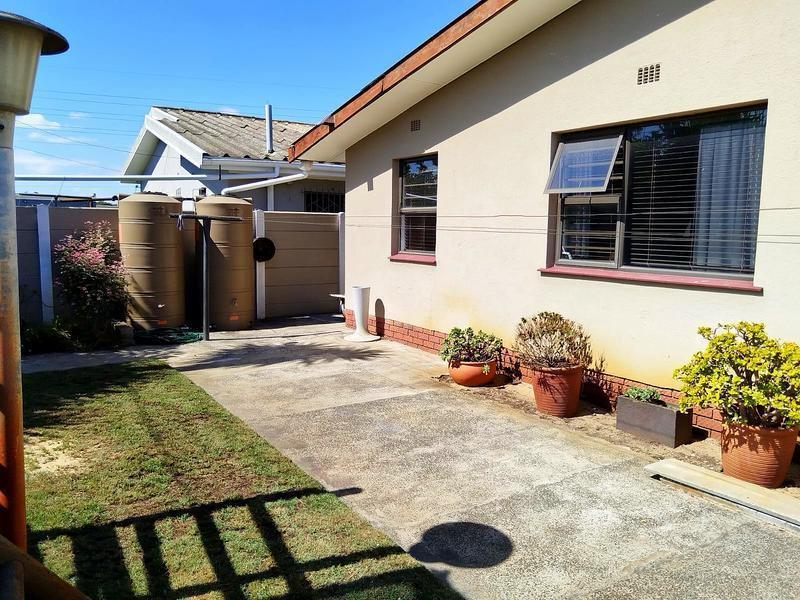 4 Bedroom Property for Sale in Peerless Park East Western Cape
